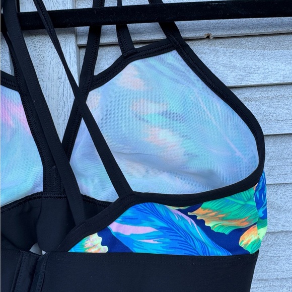 PINK Victoria's Secret Multicolor Sports Bra. Size Small. Great Condition - Picture 3 of 6